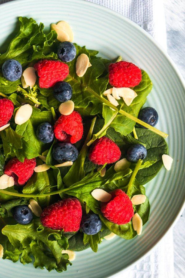 Sweet spinach blueberry salad