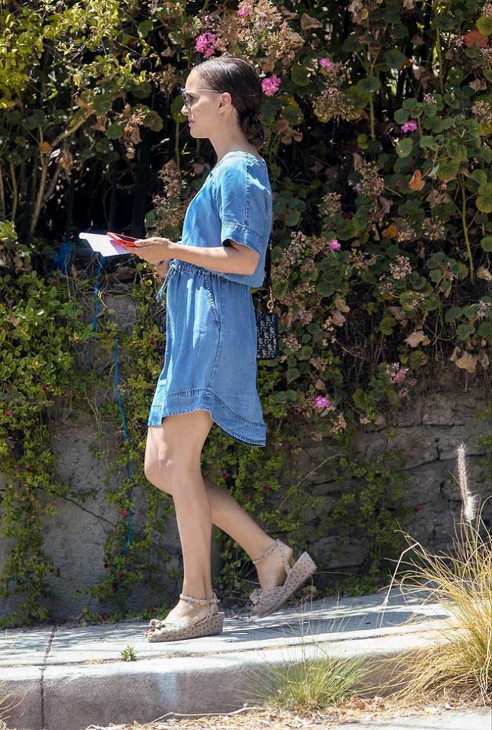 natalie portman feet 11