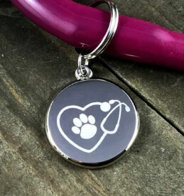 stethoscope-tag-pawprint-in-stethoscope-tag-veterinary-gift_2000x
